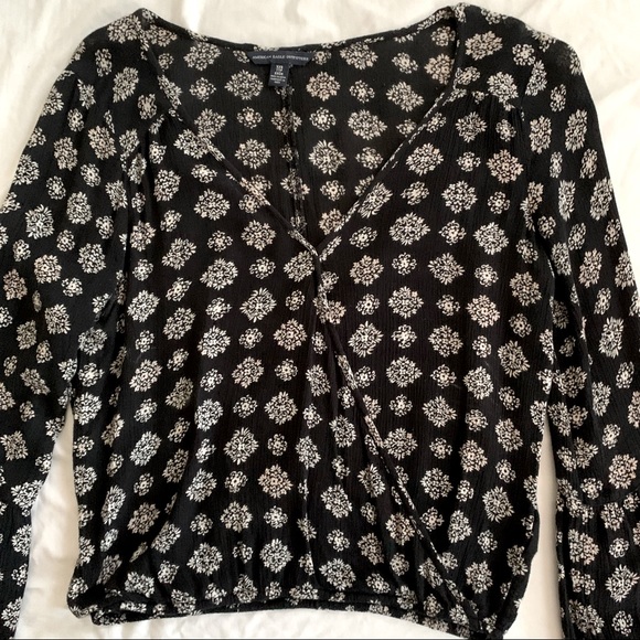 AE Bell Sleeve Top - Picture 4 of 4